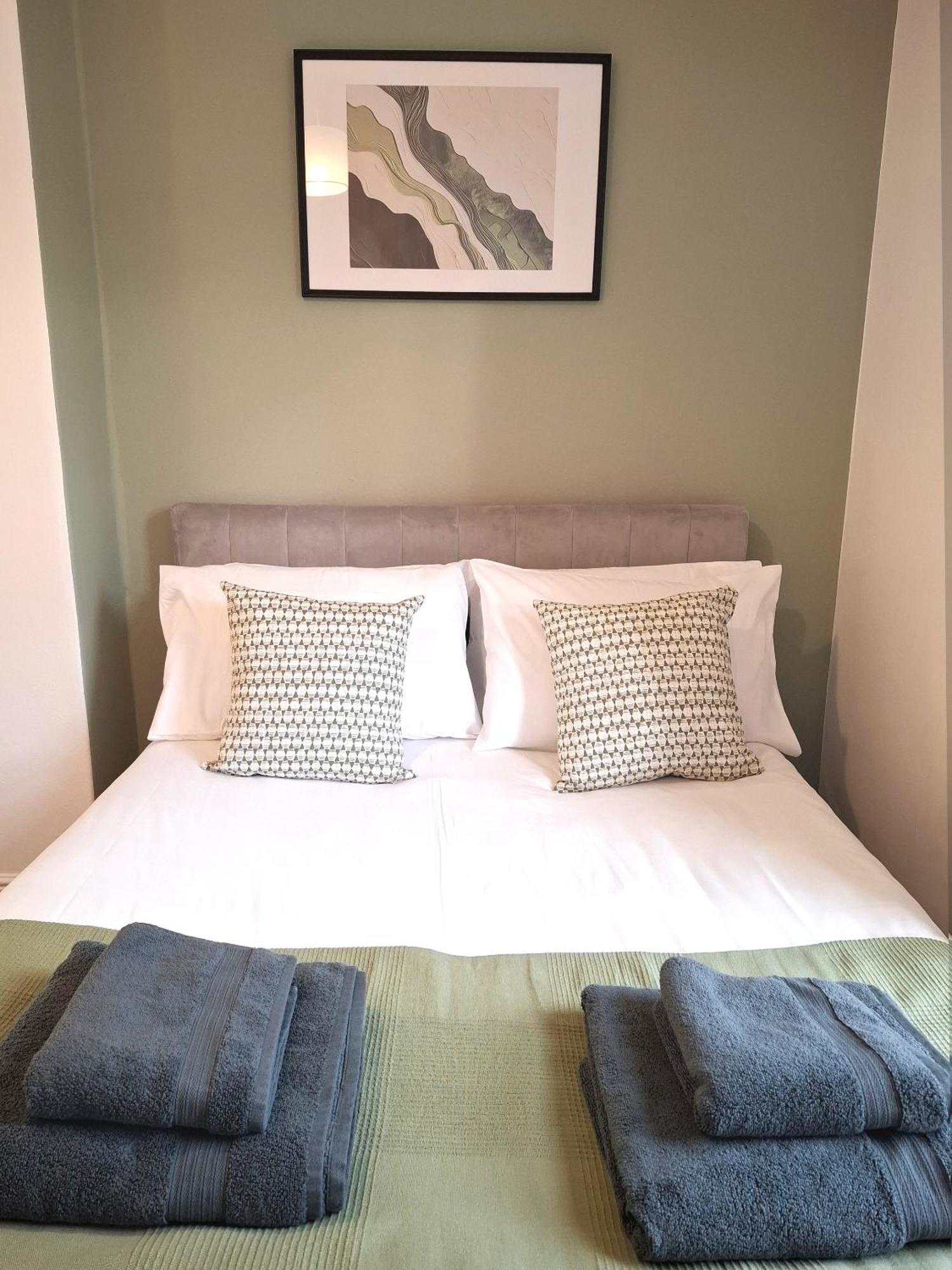 Modern Bright 3 Bedroom House Burton  Bagian luar foto