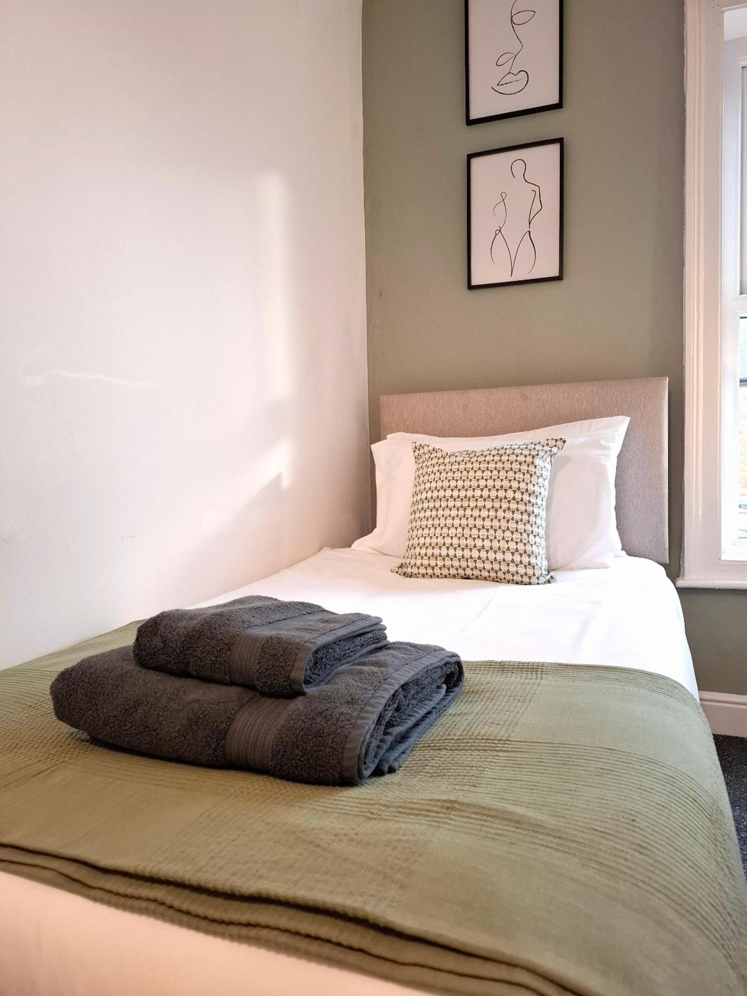 Modern Bright 3 Bedroom House Burton  Bagian luar foto