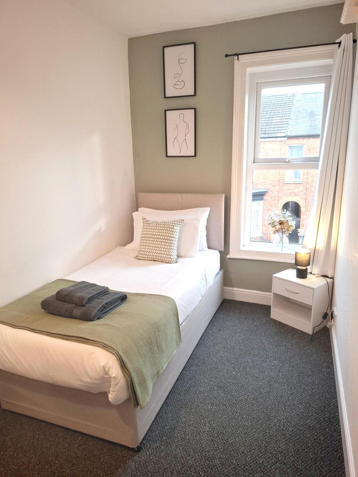 Modern Bright 3 Bedroom House Burton  Bagian luar foto