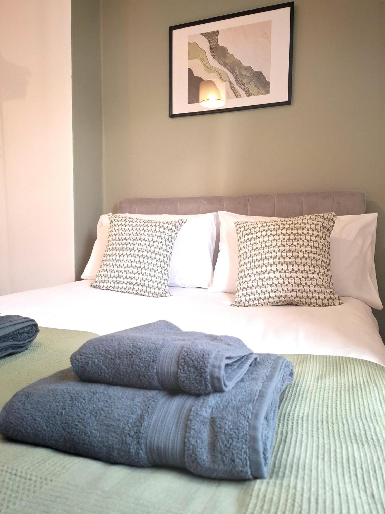 Modern Bright 3 Bedroom House Burton  Bagian luar foto