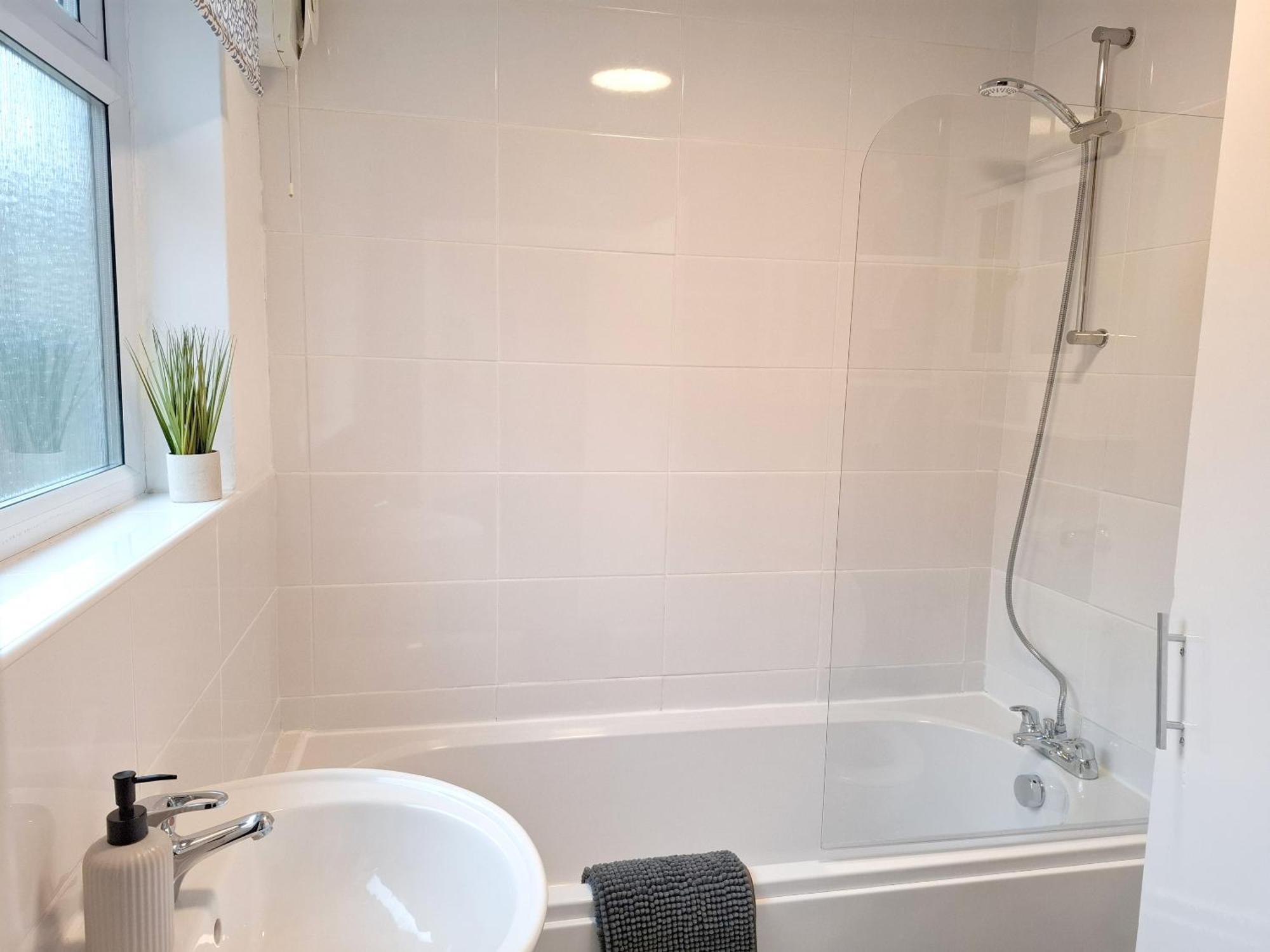 Modern Bright 3 Bedroom House Burton  Bagian luar foto